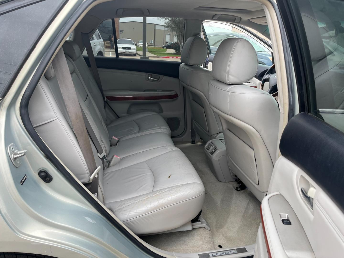 2004 SILVER /TAN Lexus RX 330 (JTJGA31U340) with an 3.3 engine, Automatic transmission, located at 14700 Tomball Parkway 249, Houston, TX, 77086, (281) 444-2200, 29.928619, -95.504074 - Photo#12